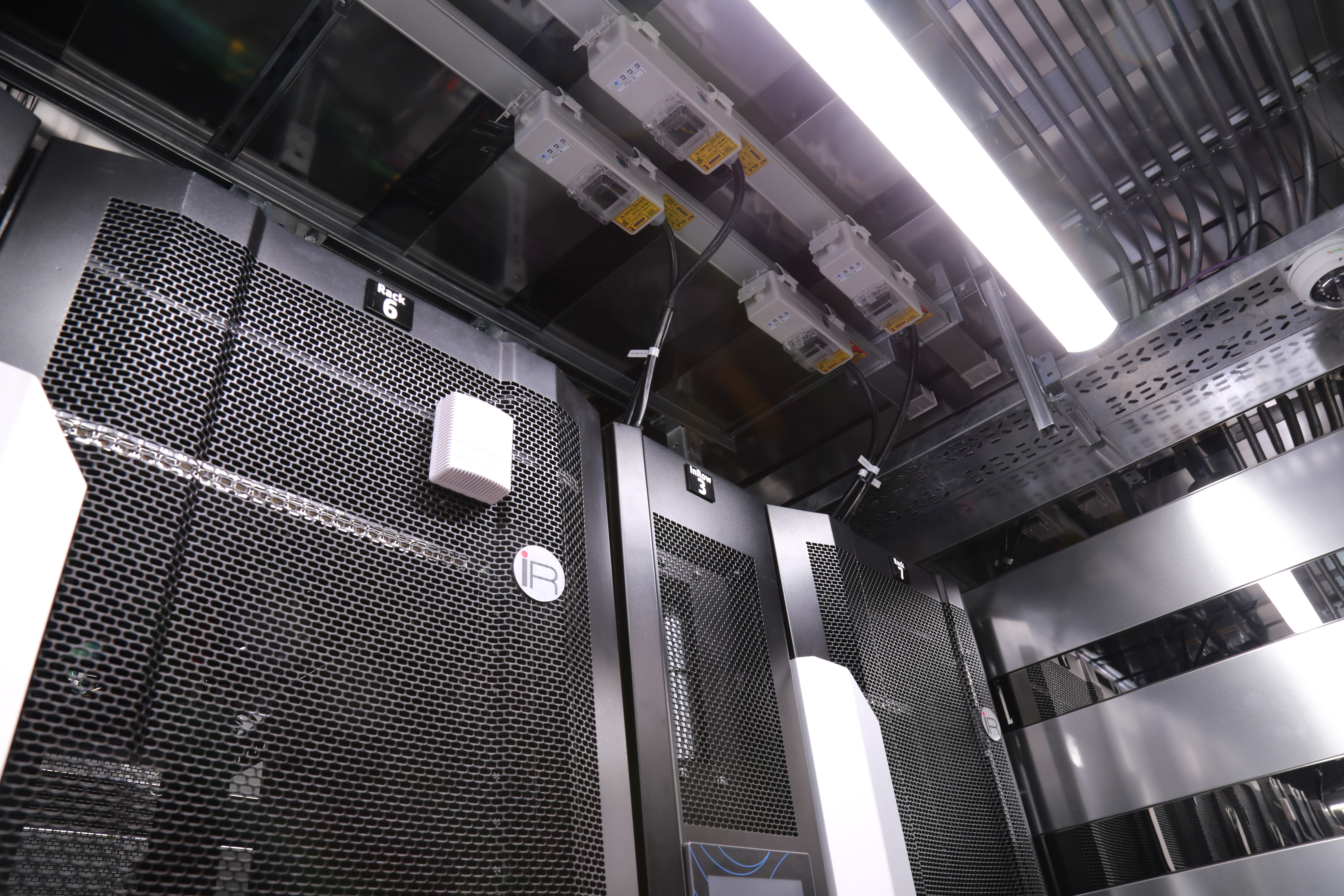 ۴ دلیل به‌کارگیری سیستم سرمایشی In-Row در مراکزداده کوچک و لبه