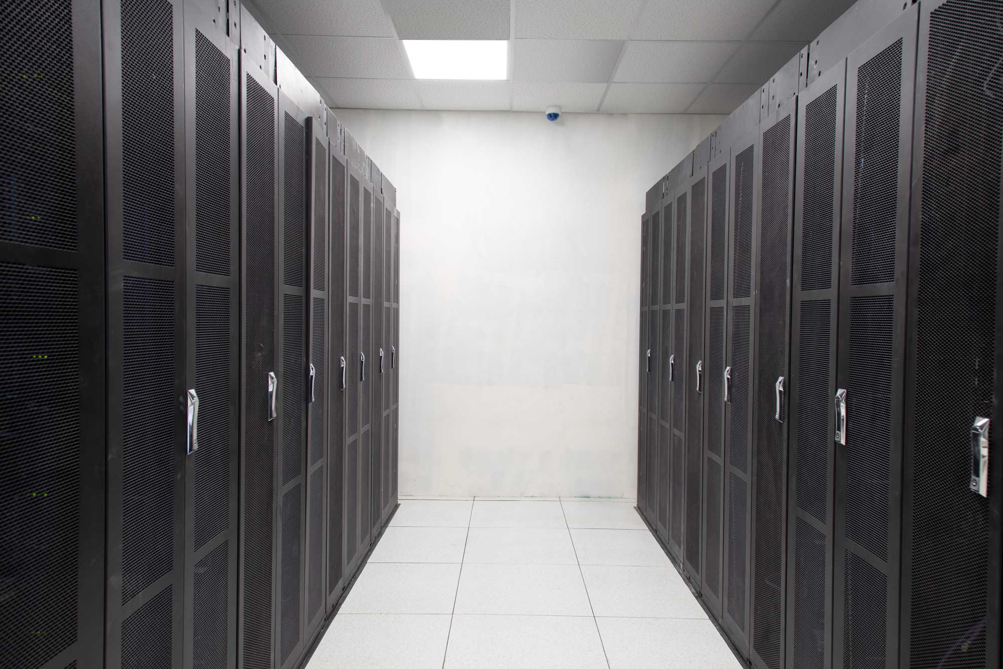 آیا استفاده از سیستم سرمایش خنک‌کننده‌ی پشت رک برای دیتاسنتر شما مناسب است؟